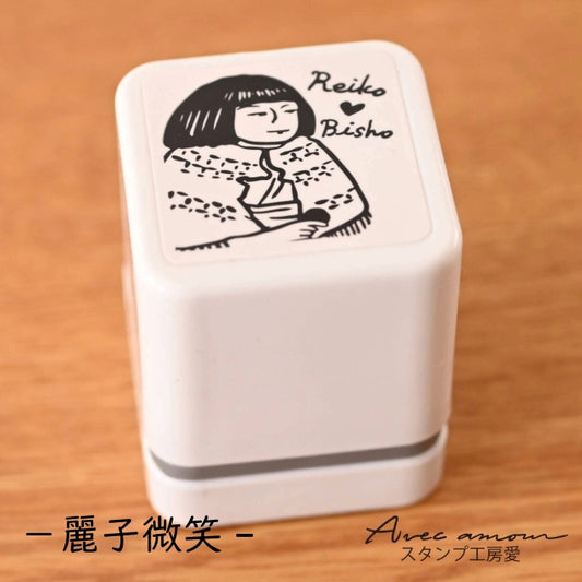 MGC-06　手のひら名画スタンプ-麗子微笑-